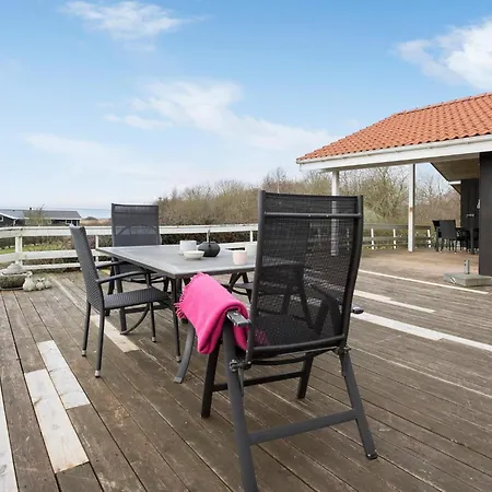 Feriehus 3 Bedroom Amazing In