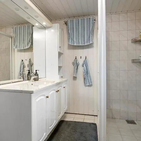 3 Bedroom Amazing In Spottrup